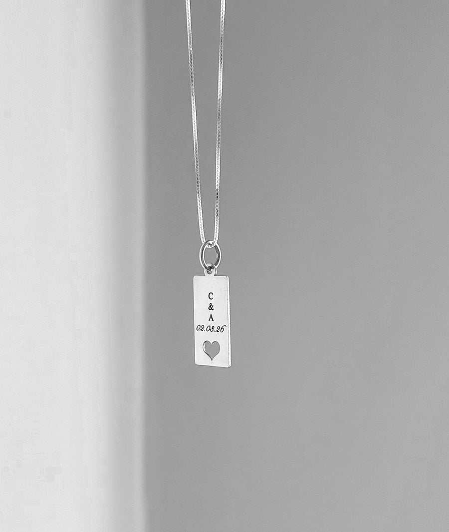 Collar Placa Larga Corazón Calado
